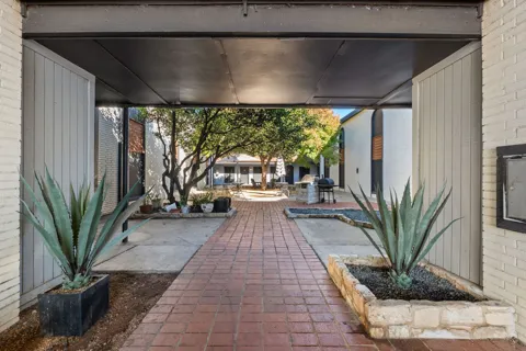 1220 W Anderson Lane #108
