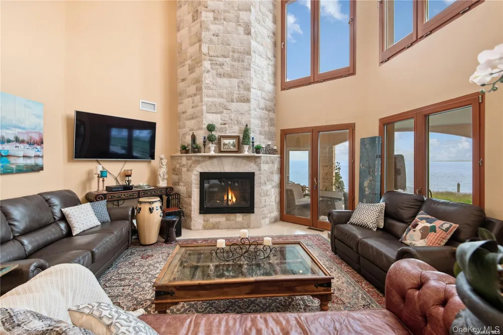 13 Seatuck Lane Remsenburg, NY 11960