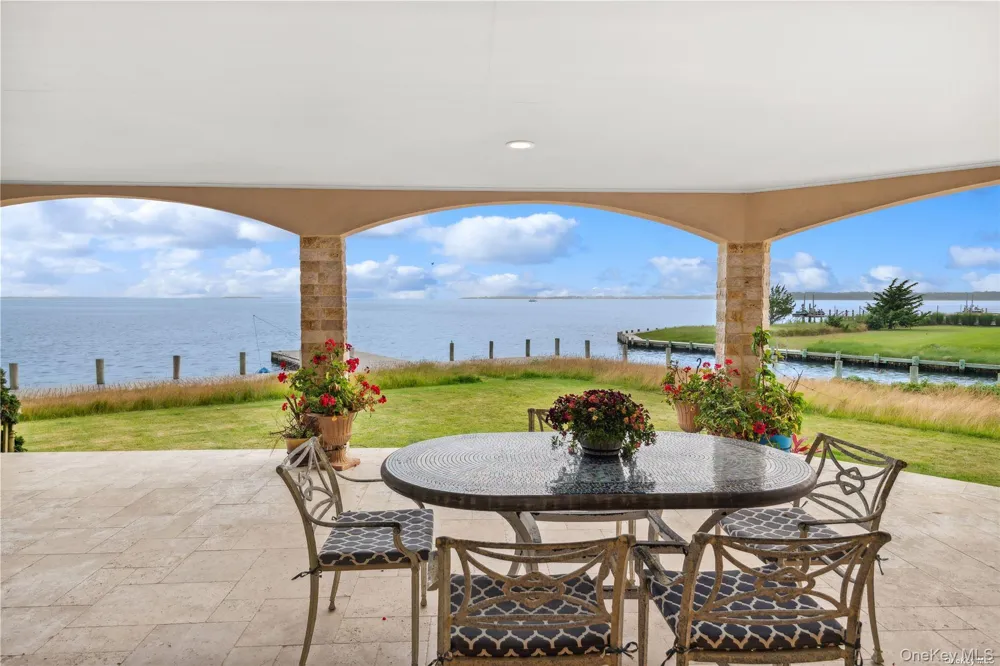13 Seatuck Lane Remsenburg, NY 11960