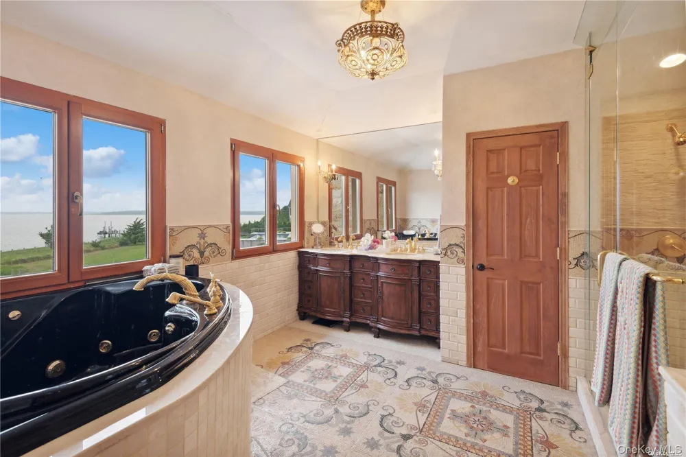 13 Seatuck Lane Remsenburg, NY 11960