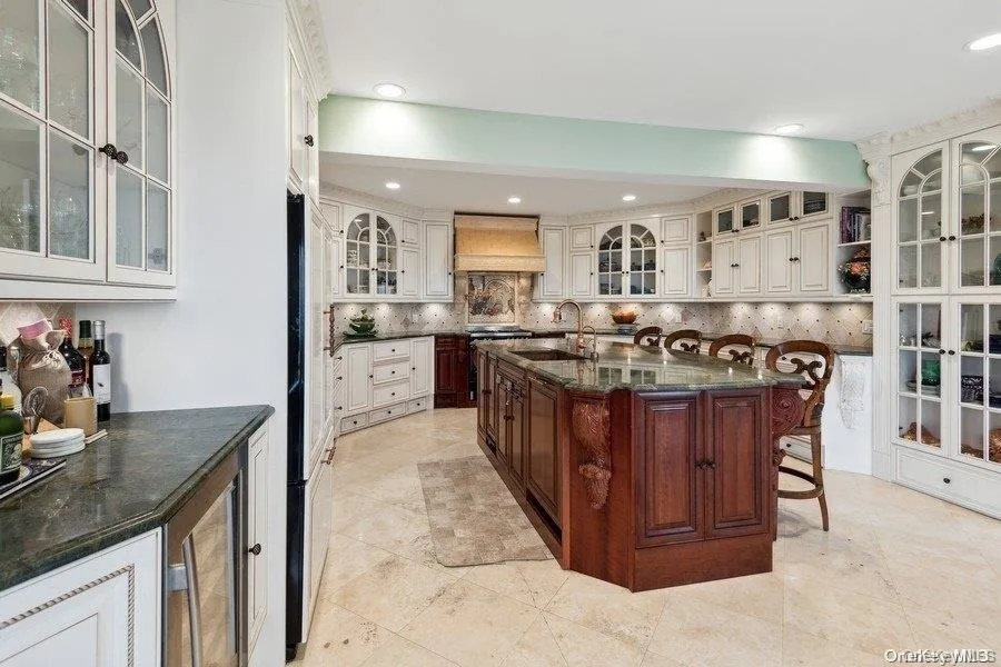13 Seatuck Lane Remsenburg, NY 11960