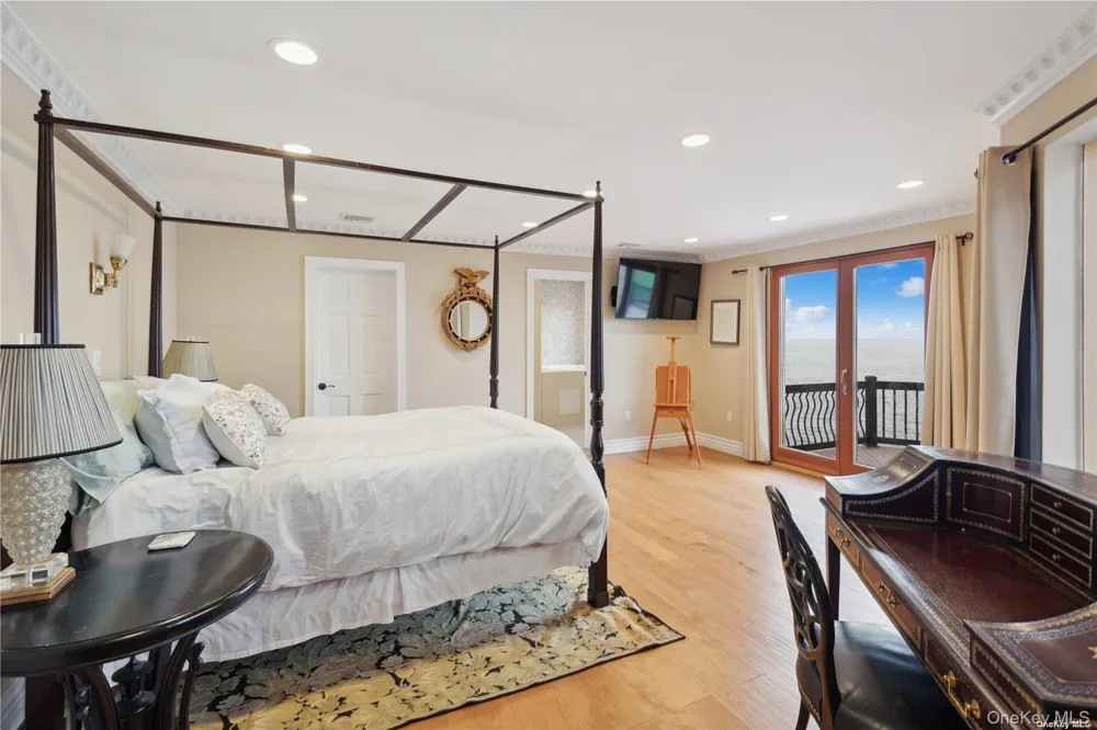 13 Seatuck Lane Remsenburg, NY 11960