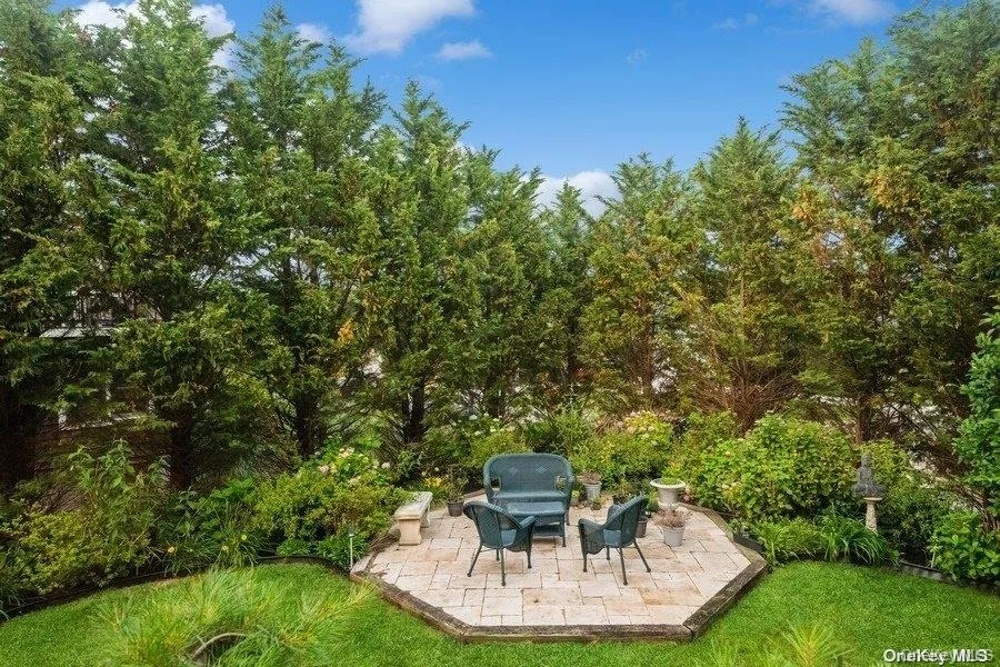 13 Seatuck Lane Remsenburg, NY 11960