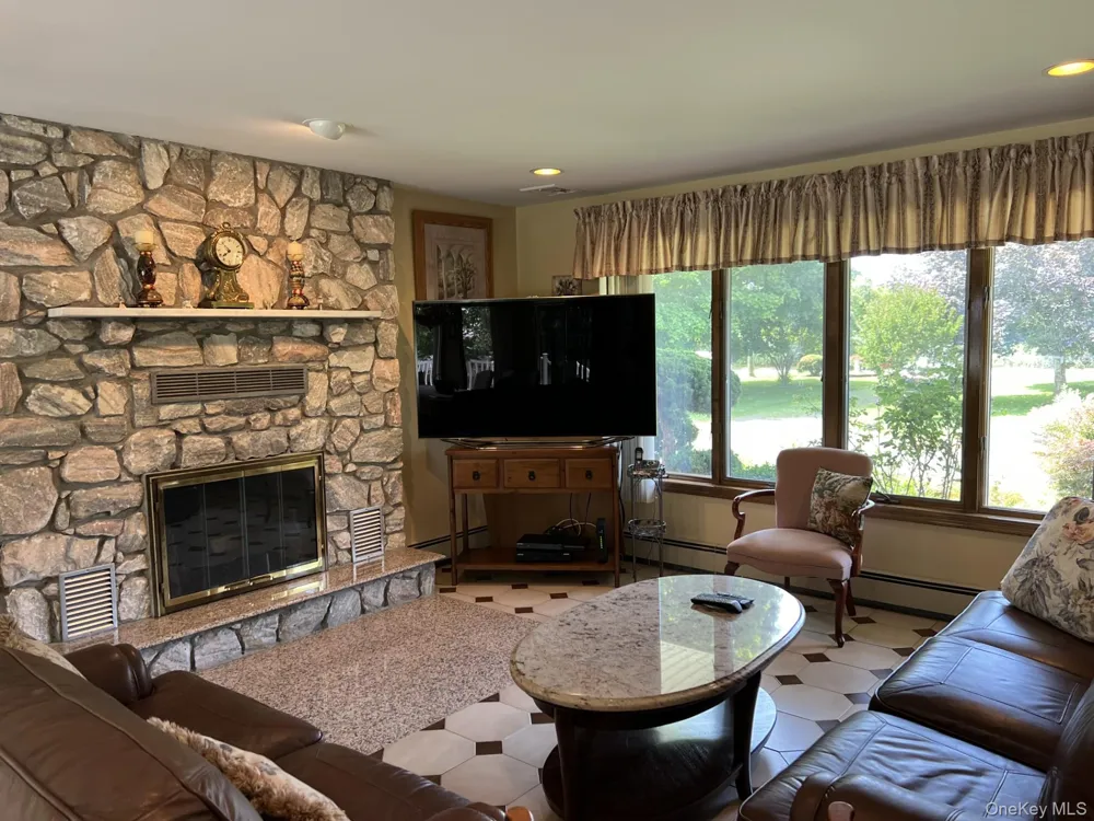215 Leon Road Southold, NY 11971
