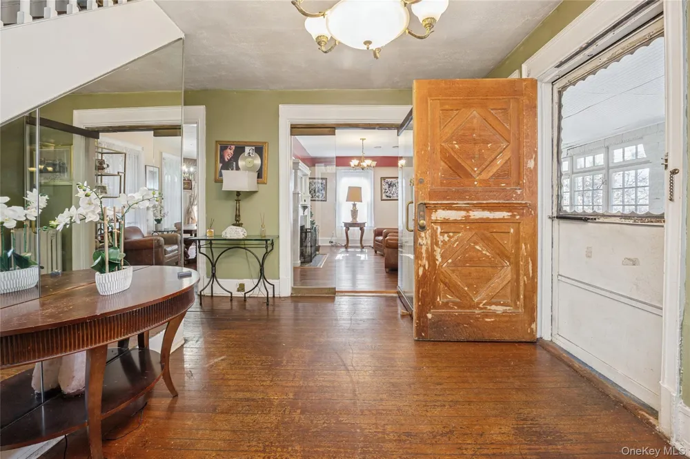 7 The Court New Rochelle, NY 10801