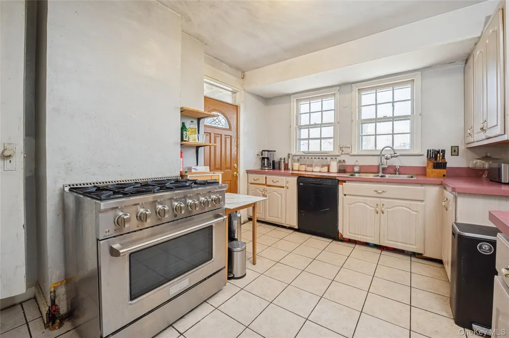 7 The Court New Rochelle, NY 10801