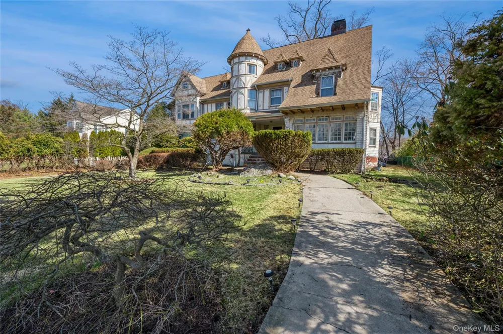 7 The Court New Rochelle, NY 10801