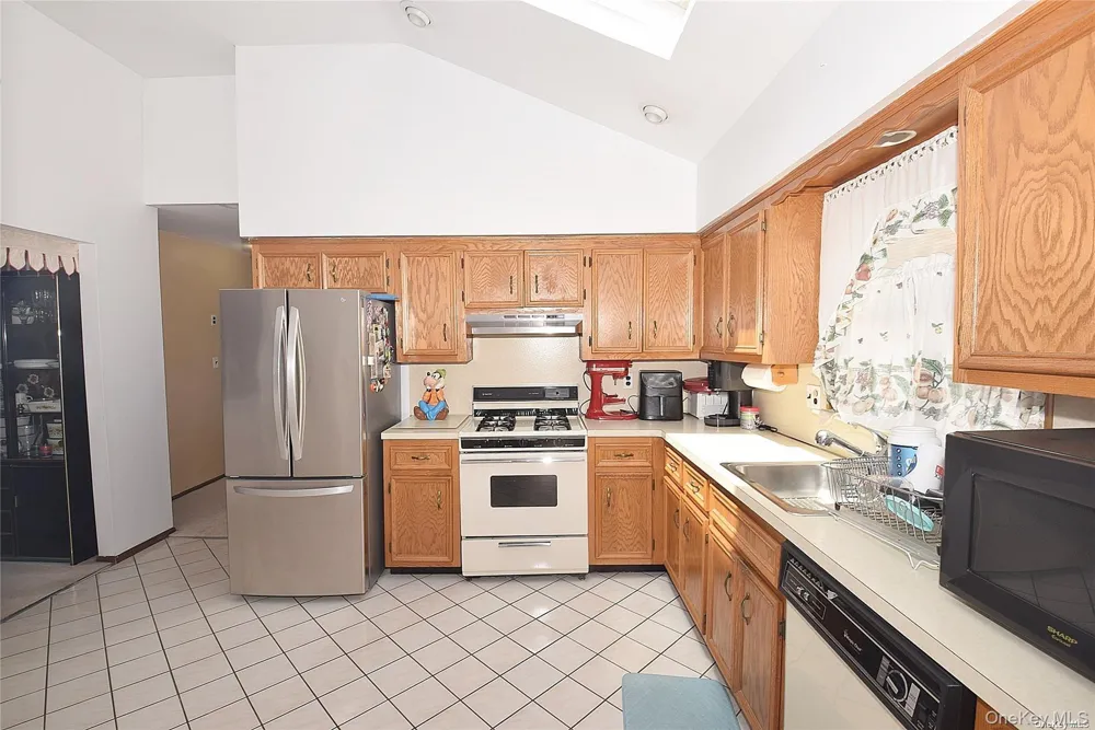 305 S 10th Street New Hyde Park, NY 11040