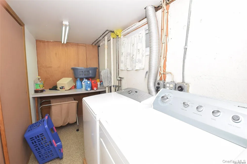 305 S 10th Street New Hyde Park, NY 11040