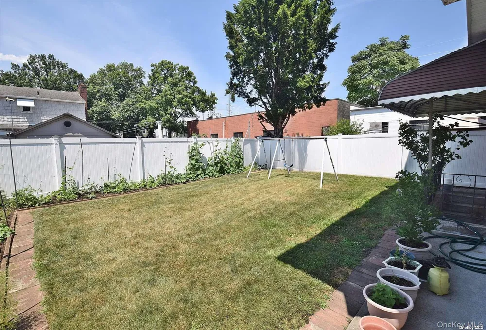 305 S 10th Street New Hyde Park, NY 11040