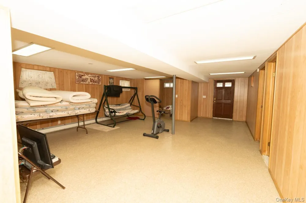 305 S 10th Street New Hyde Park, NY 11040