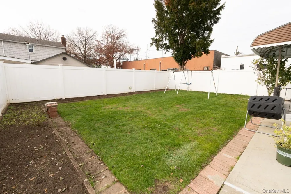 305 S 10th Street New Hyde Park, NY 11040