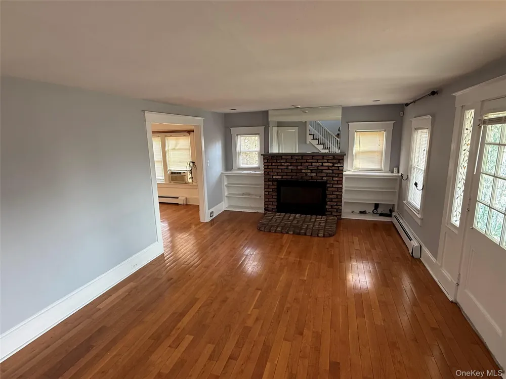 15 Maple Grove Street Great Neck, NY 11023