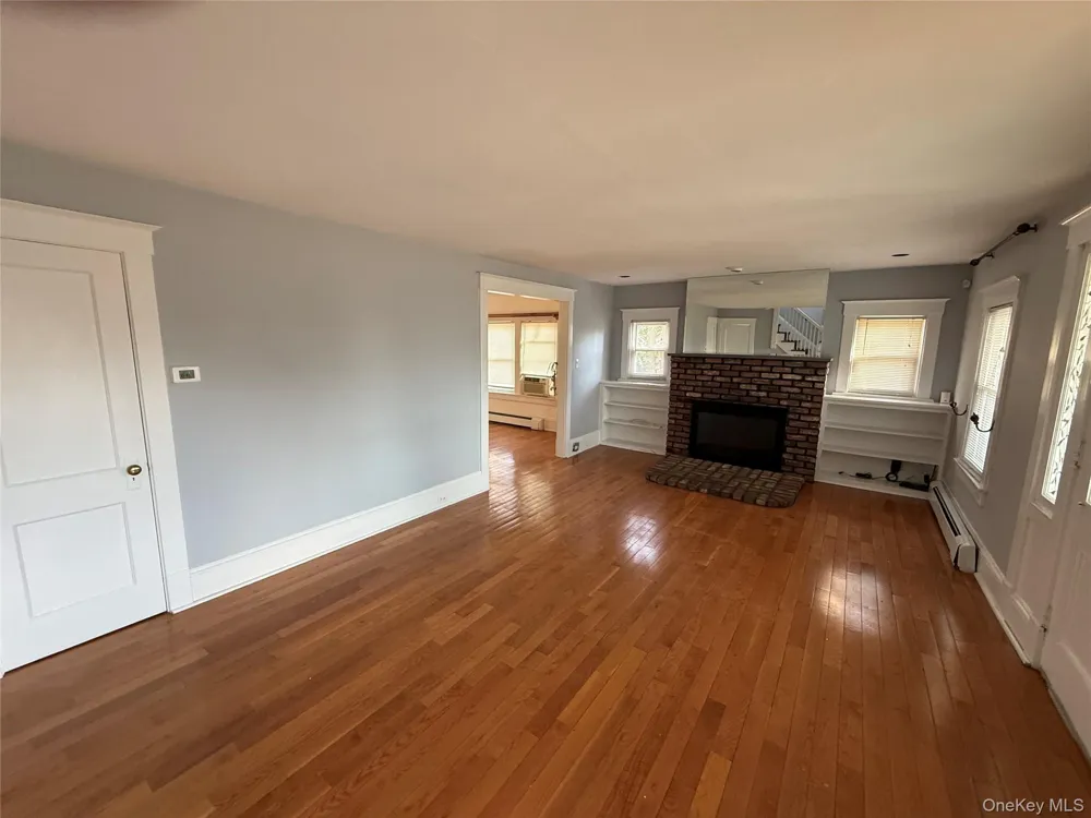 15 Maple Grove Street Great Neck, NY 11023