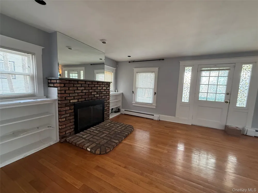 15 Maple Grove Street Great Neck, NY 11023