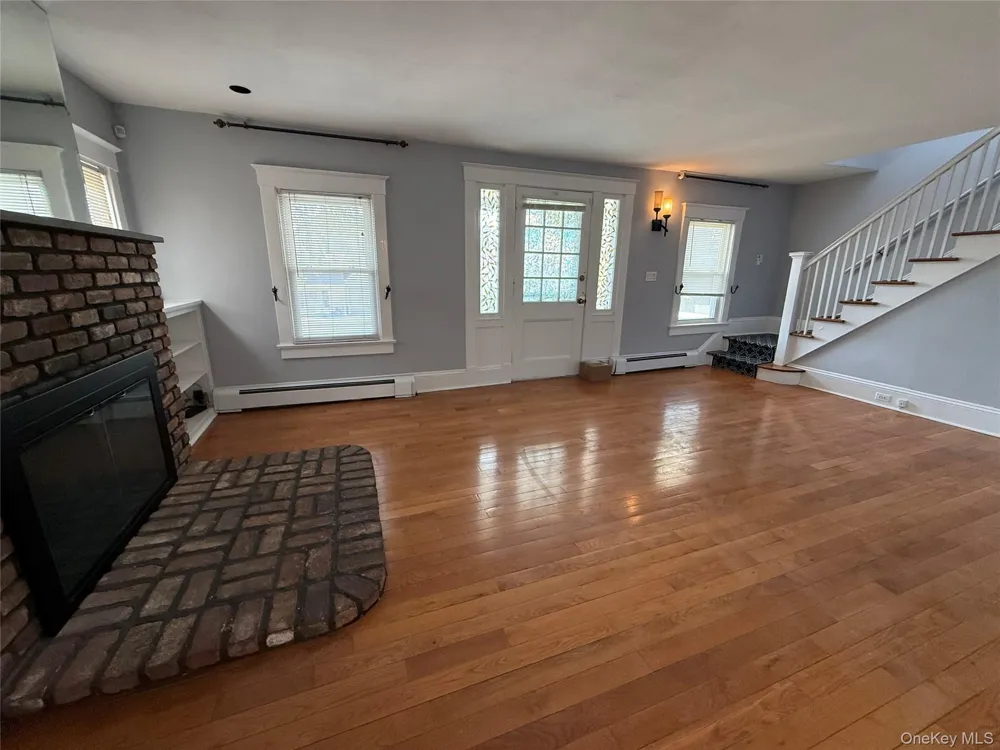 15 Maple Grove Street Great Neck, NY 11023
