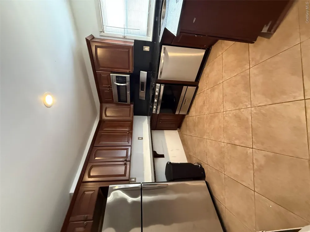 15 Maple Grove Street Great Neck, NY 11023
