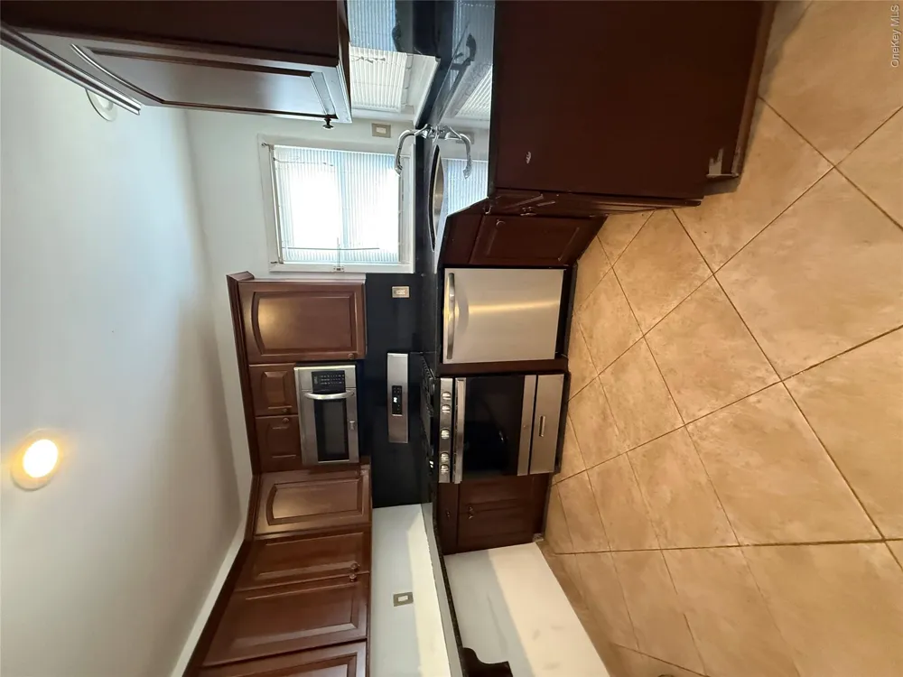 15 Maple Grove Street Great Neck, NY 11023