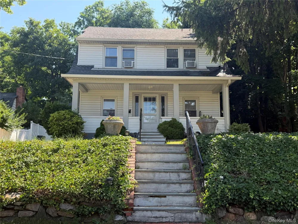 15 Maple Grove Street Great Neck, NY 11023