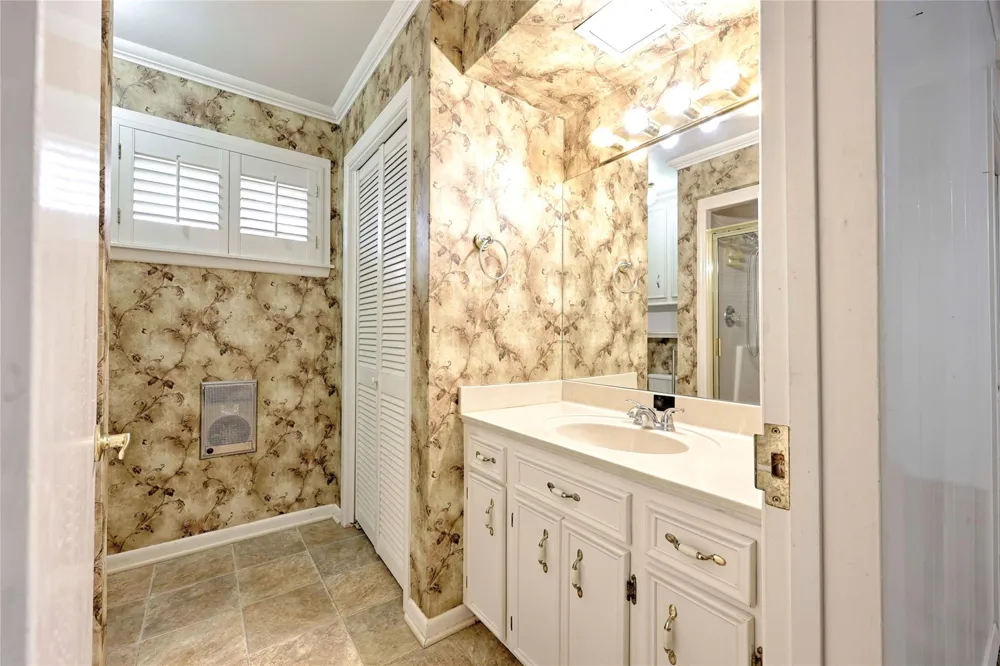 302 Baumgarten Street Schulenburg, TX 78956