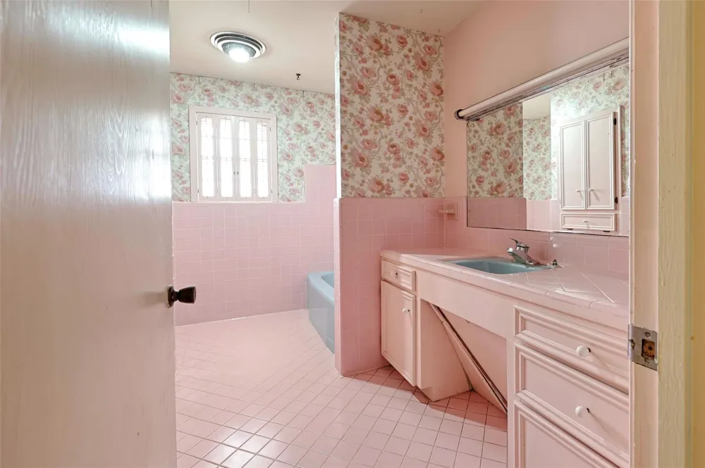 302 Baumgarten Street Schulenburg, TX 78956