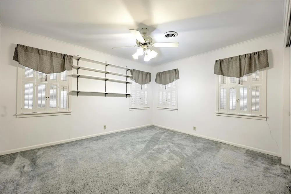 302 Baumgarten Street Schulenburg, TX 78956