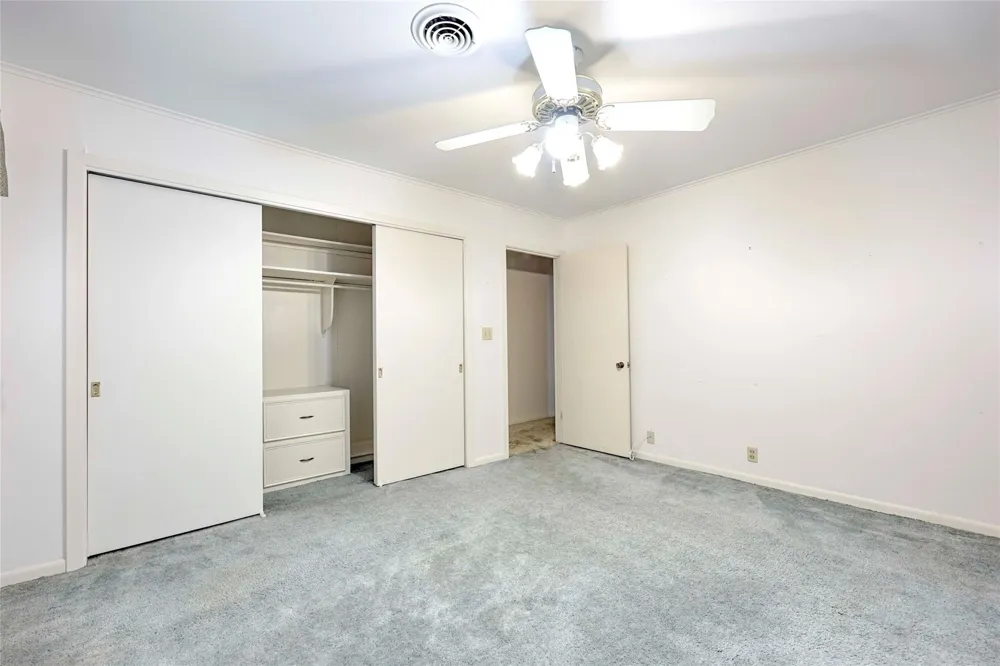 302 Baumgarten Street Schulenburg, TX 78956