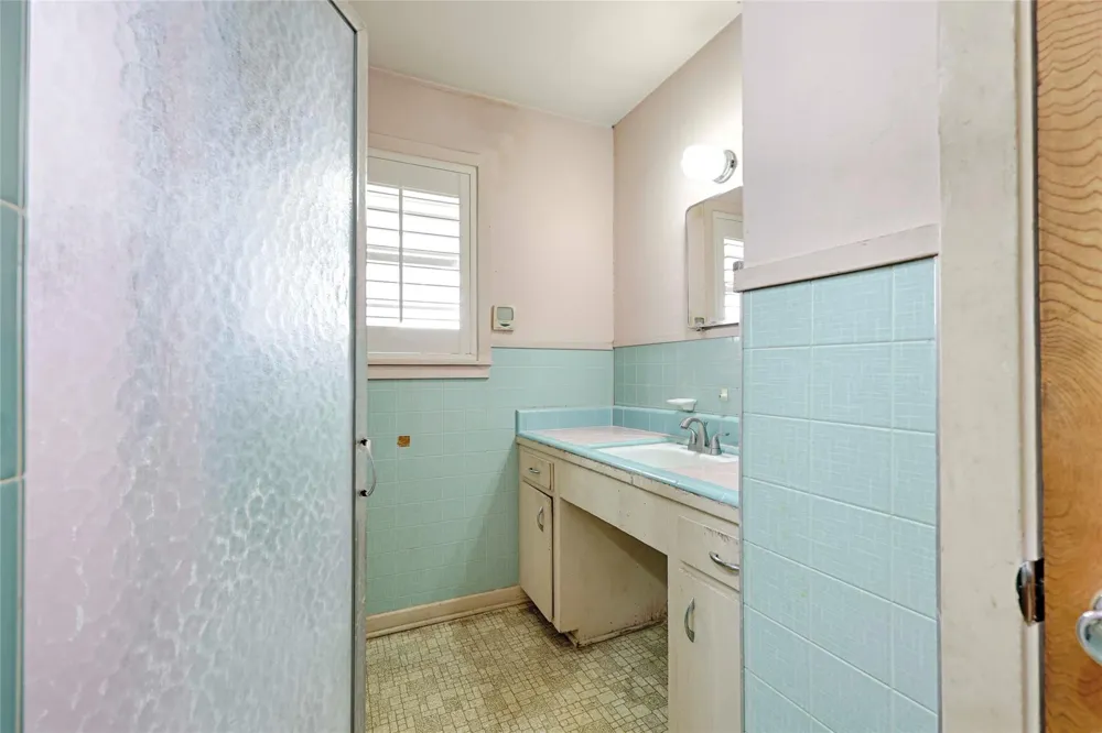 302 Baumgarten Street Schulenburg, TX 78956