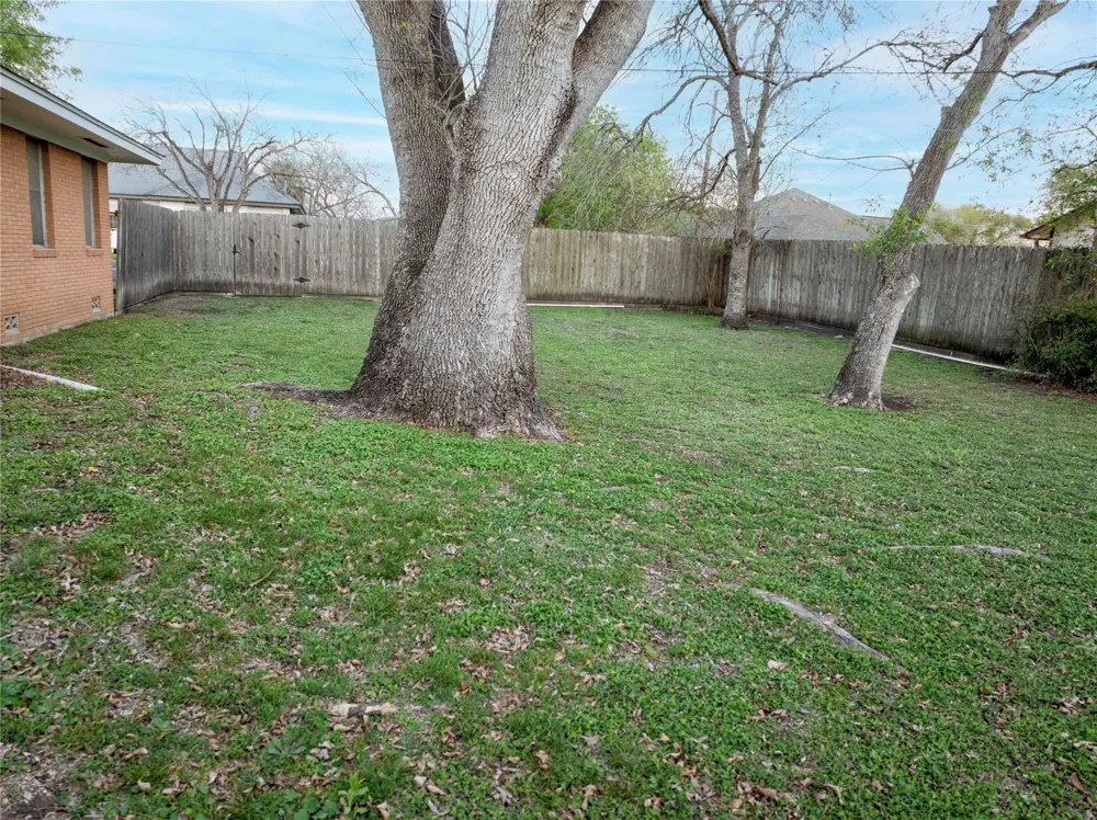 302 Baumgarten Street Schulenburg, TX 78956