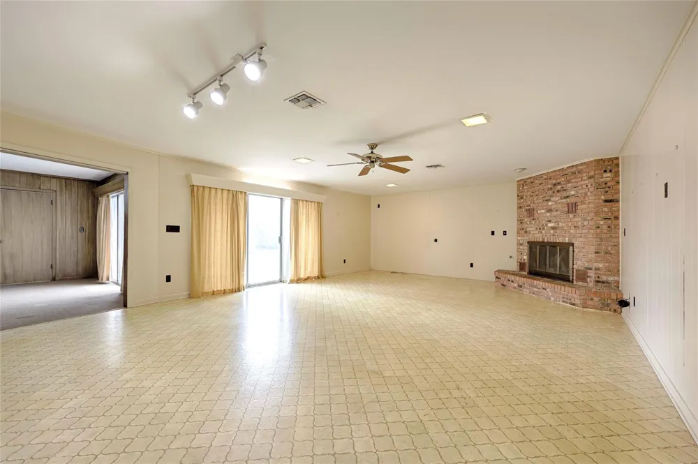 302 Baumgarten Street Schulenburg, TX 78956