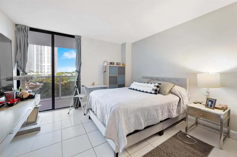 3731 Country Club Dr #521 Aventura, FL 33180