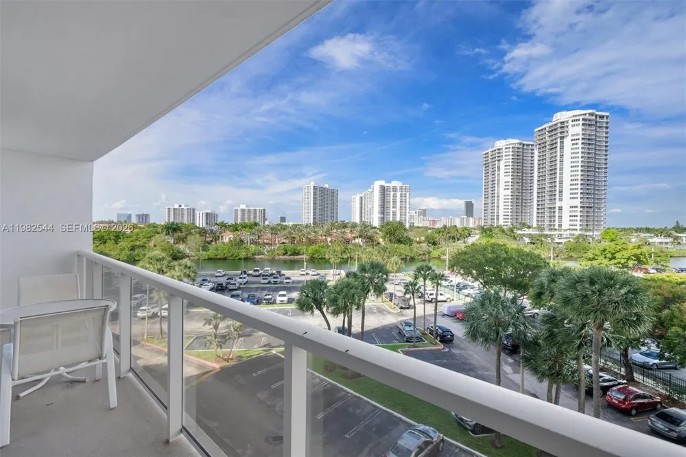 3731 Country Club Dr #521 Aventura, FL 33180