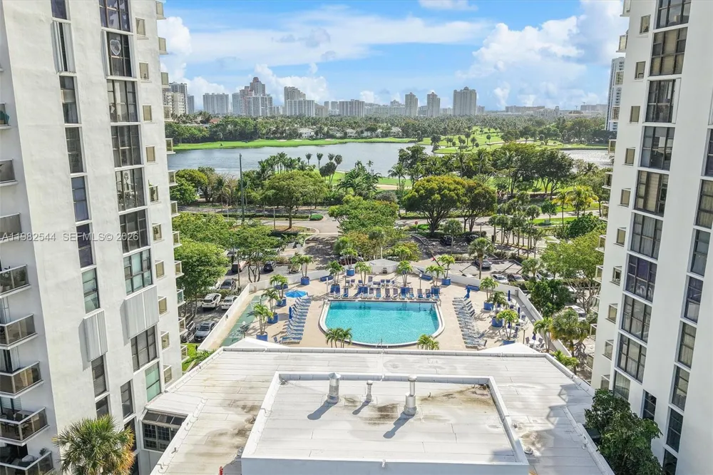 3731 Country Club Dr #521 Aventura, FL 33180