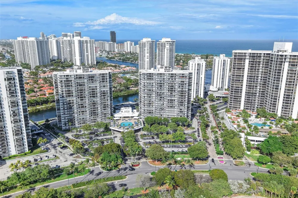 3731 Country Club Dr #521 Aventura, FL 33180