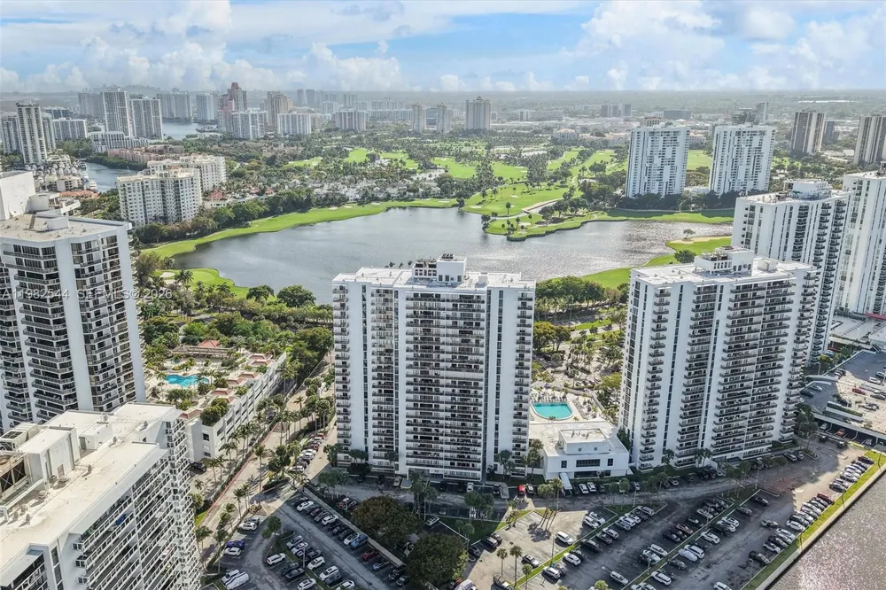 3731 Country Club Dr #521 Aventura, FL 33180