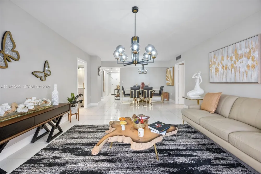 3731 Country Club Dr #521 Aventura, FL 33180