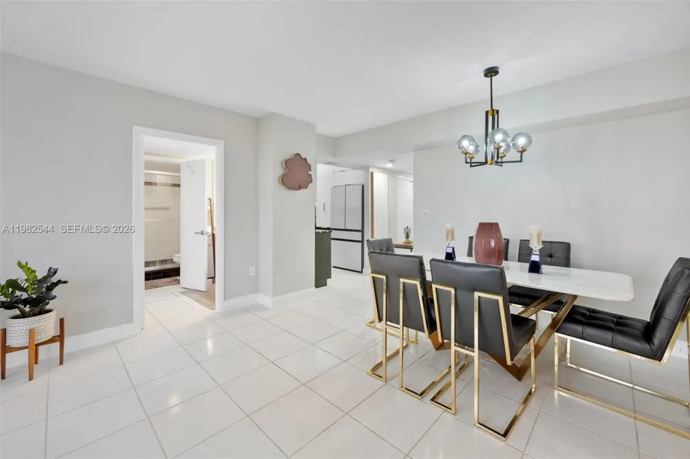 3731 Country Club Dr #521 Aventura, FL 33180