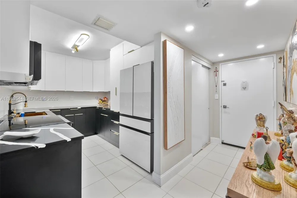 3731 Country Club Dr #521 Aventura, FL 33180