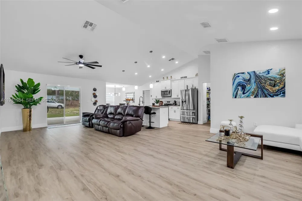 13822 SW 61 Pl Rd ocala, FL 34481