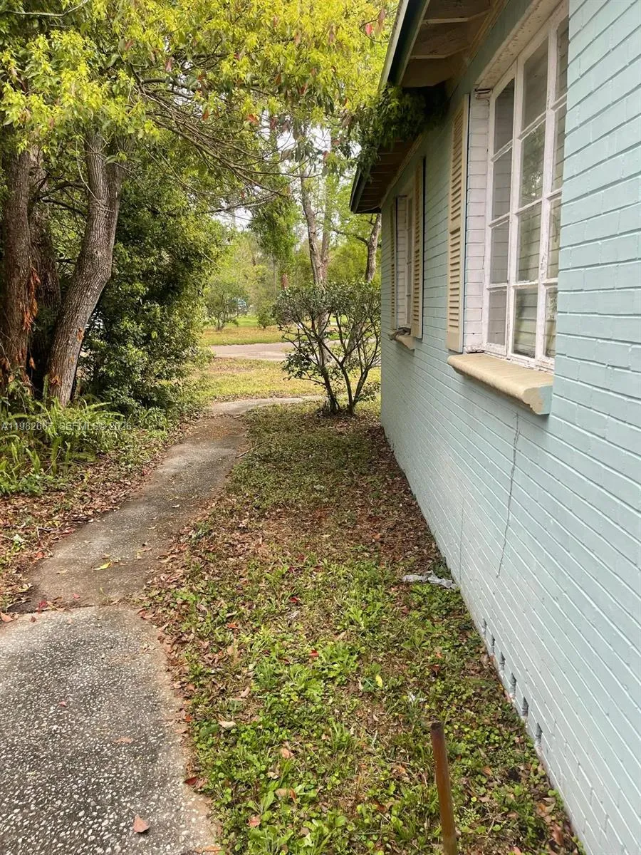 5204 REDRAC STREET Jacksonville, FL 32205