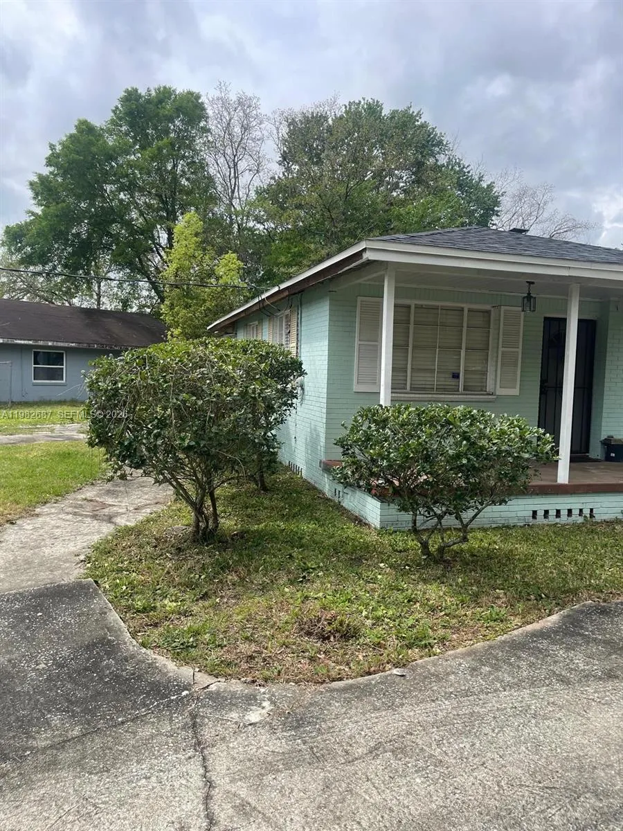 5204 REDRAC STREET Jacksonville, FL 32205