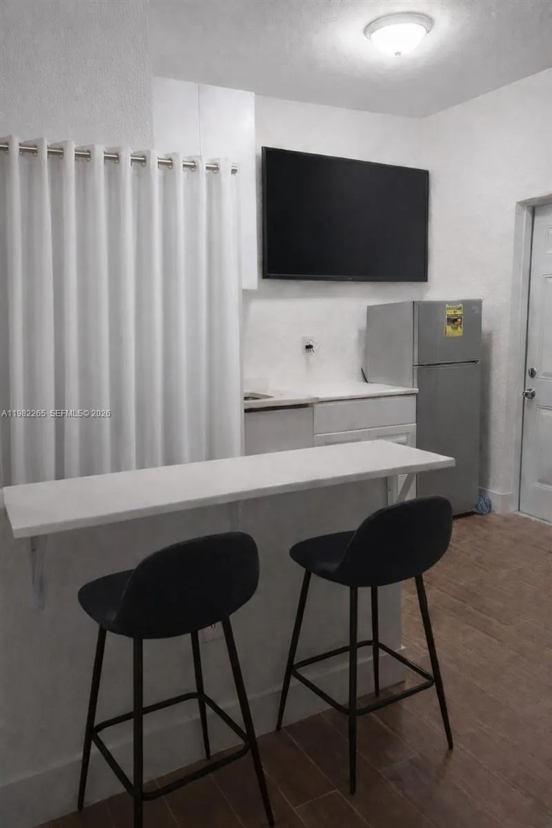 613 NW 10th St #2 Hallandale Beach, FL 33009