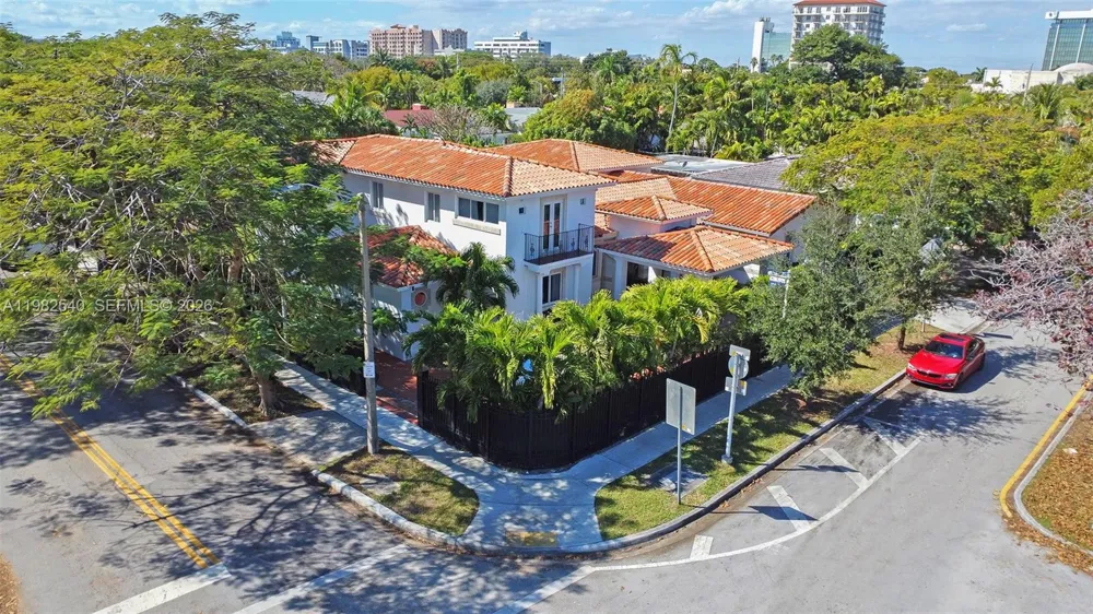100 SW 26th Rd Miami, FL 33129