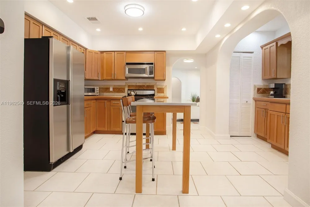 100 SW 26th Rd Miami, FL 33129