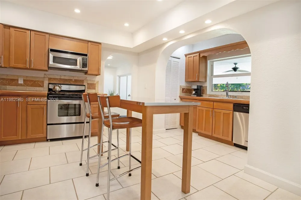 100 SW 26th Rd Miami, FL 33129