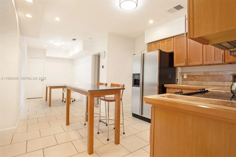 100 SW 26th Rd Miami, FL 33129