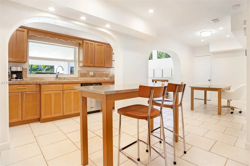100 SW 26th Rd Miami, FL 33129
