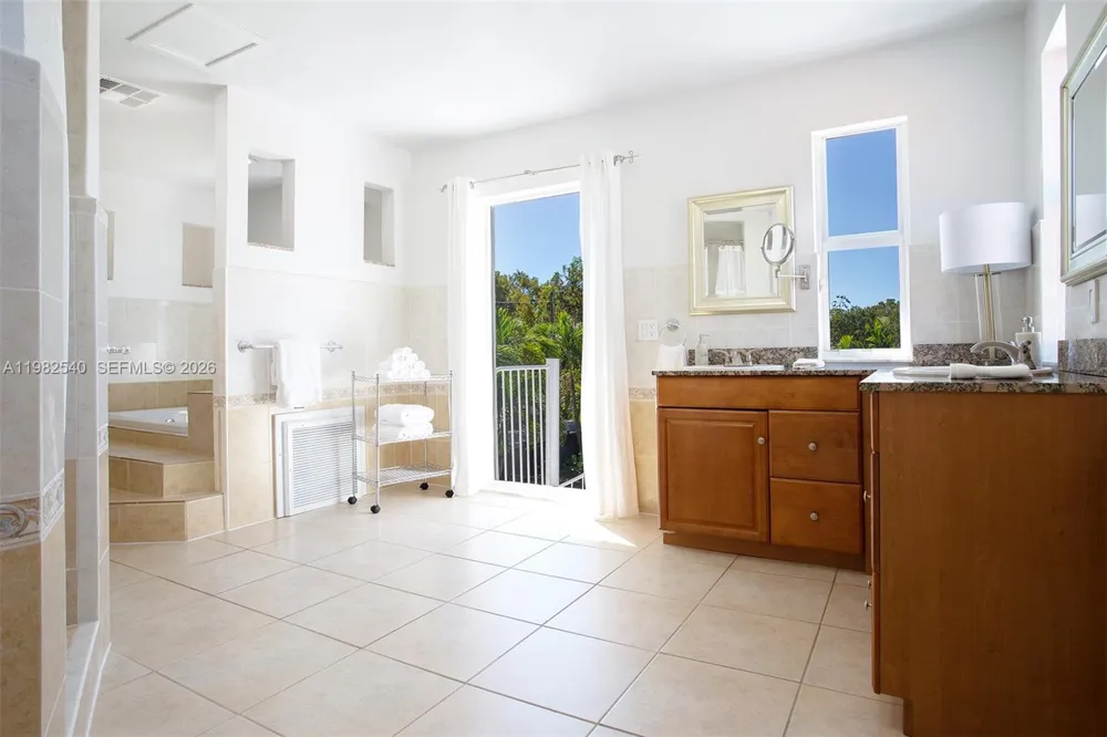 100 SW 26th Rd Miami, FL 33129