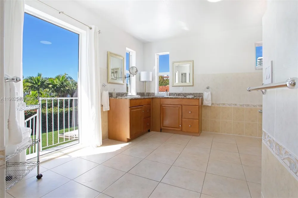 100 SW 26th Rd Miami, FL 33129