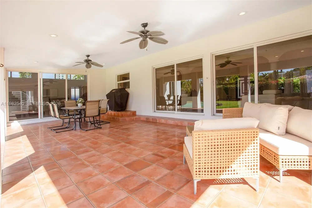 100 SW 26th Rd Miami, FL 33129